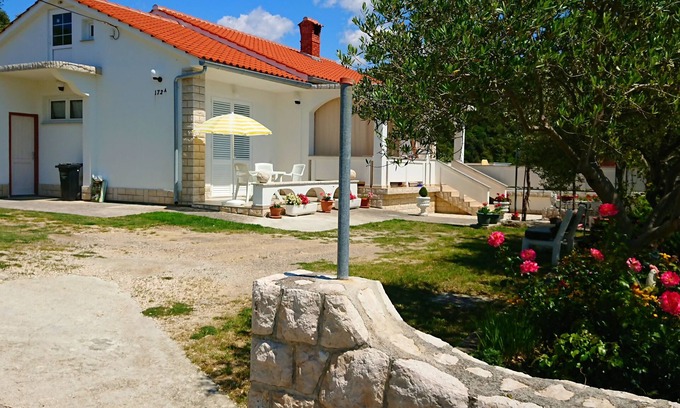 Kampor Apartment | Pretty Apartment With Terrace, Island Rab