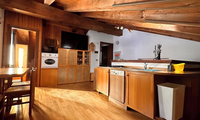 Pre-Saint-Didier Cottage | Pretty attic with awakening view of Mont Blanc