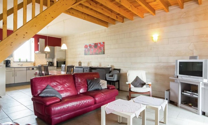 Gimnee House | Pretty Cottage in Gimnee with Garden