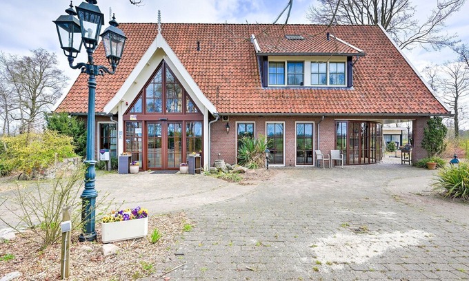 Eibergen House | Pretty Holiday Home in Eibergen with Garden
