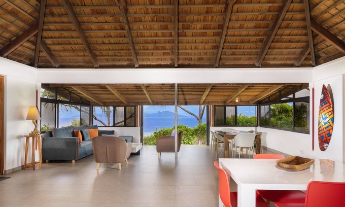 Punaauia Villa | Pretty House overlooking Moorea