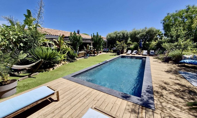 Sanary-sur-Mer House | Pretty single storey villa with large landscaped garden and swimming pool for 8