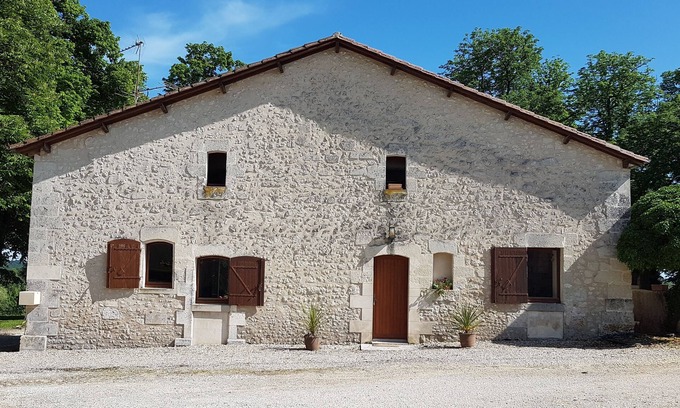 Bonnes House | Pretty stone house with swimming pool in magnificent agricultural area