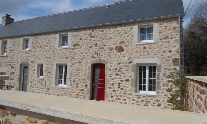 Brix House | Pretty stone house with large flowery grounds, open and green view