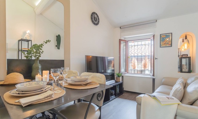 Carate Urio Apartment | Pretty Studio in Old Town