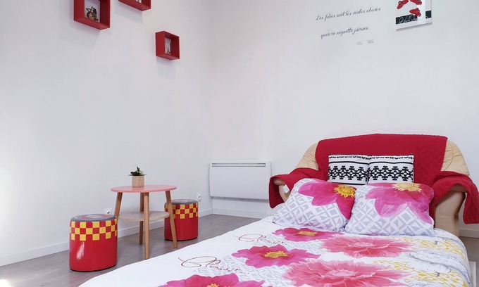 Fontenay-le-Comte Apartment | Pretty T2 bis: Vendée, La rochelle