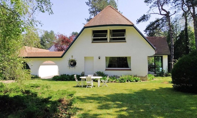 Hardelot-Plage Villa | Pretty villa in the heart of a large garden in Hardelot-Plage.
