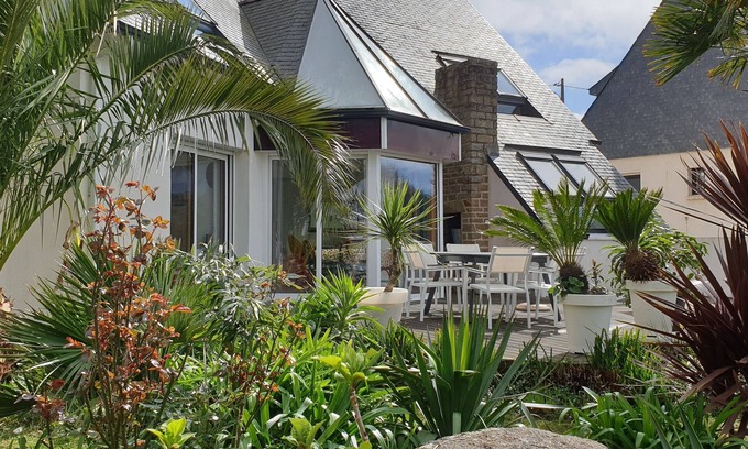 Concarneau House | Pretty villa with beautiful garden in Concarneau