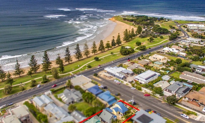 Torquay House | Price on the Beach 2c - Beautiful spacious pet friendly home next to the ocean