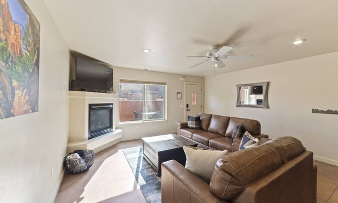 Moab South Valley Apartment | Prickly Pear Vista I Pool & Spa with Rim Views