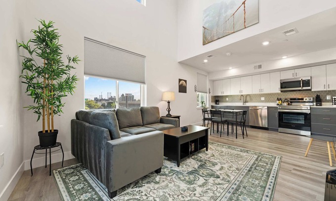 Center City Apartment | Prime 1 Bedroom, 2 Bath Apt w/Paid Parking