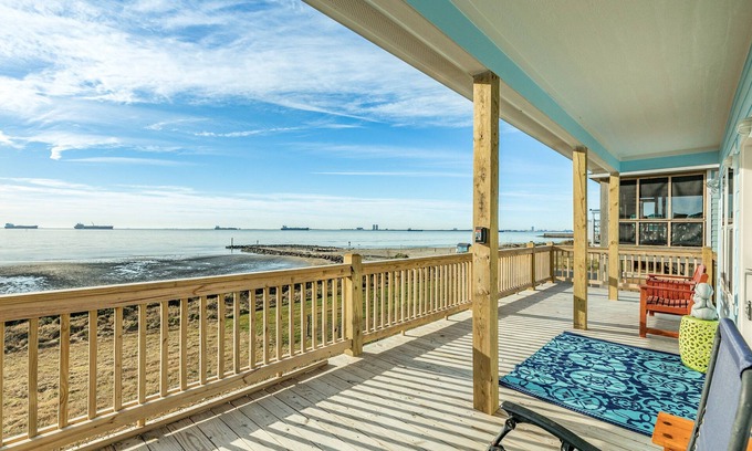 Galveston House | Prime | Beachfront | Large Deck | Family Fun