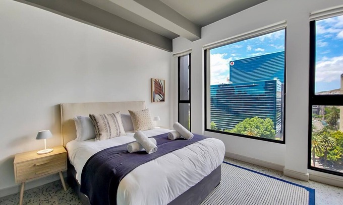 Foreshore Apartment | Prime CBD Location Stylish Comfort at The Duke