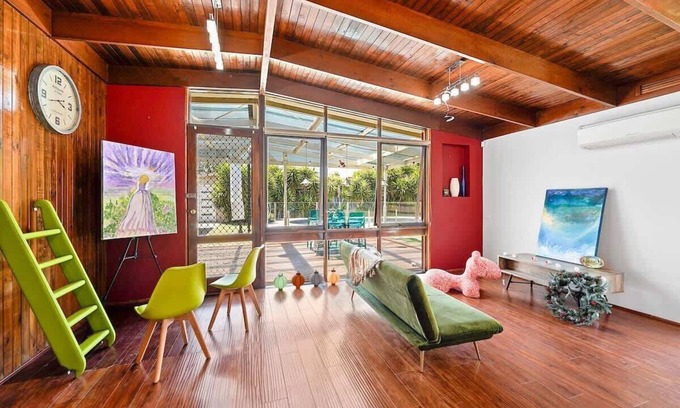 Glen Huntly House | Prime Glen Huntly Beauty - 4BR Family Home w pool