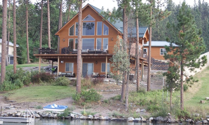 Big Arm House | Prime Lakefront Home Beautiful Views, Fire pit and Great Dock!