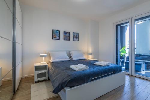 Milan Apartment | Prime Living Milano Merlata - Balcony Apartment