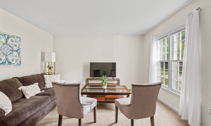 North Chesterfield Apartment | * Prime Location: 2-BR Oasis with Washer & Dryer *