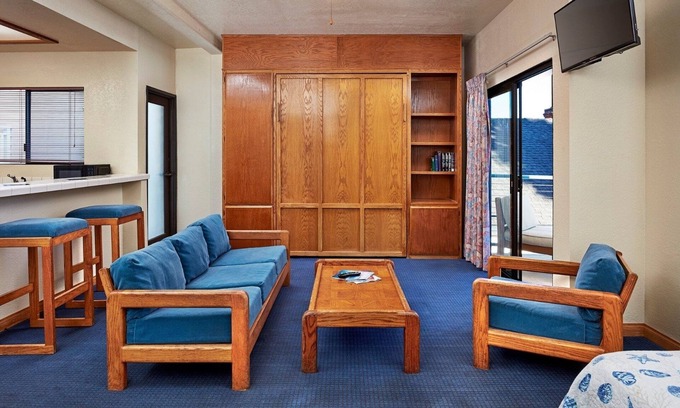 Avalon Hotel | Prime Location: 2 Charming Rooms Near Descanso Beach – 9 Min Walk to Shore