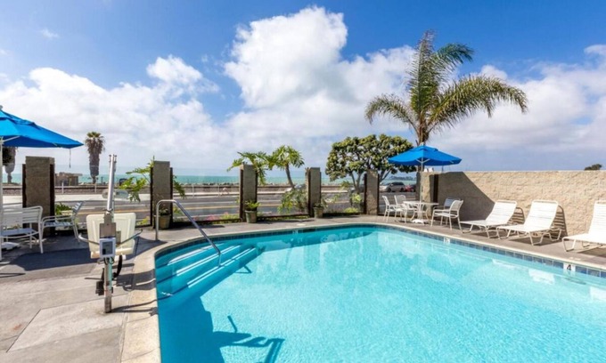 Capistrano Beach Hotel | Prime Location! 4 Beachfront Units w/Kitchen! Free Parking, Onsite Pool!