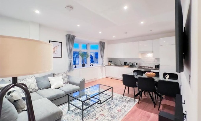 Camden Town with Primrose Hill Apartment | Prime Location Camden Luxury Apt Sleeps 6