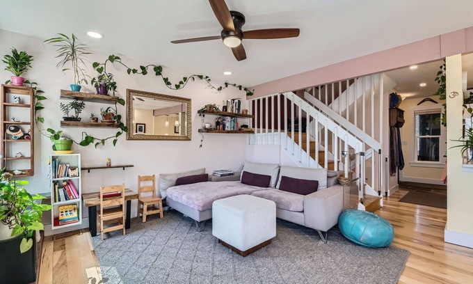 Glenwood Grove - North Iris House | Prime Location - Cozy Modern 2-bedroom townhome in beautiful Boulder w/WiFi, AC