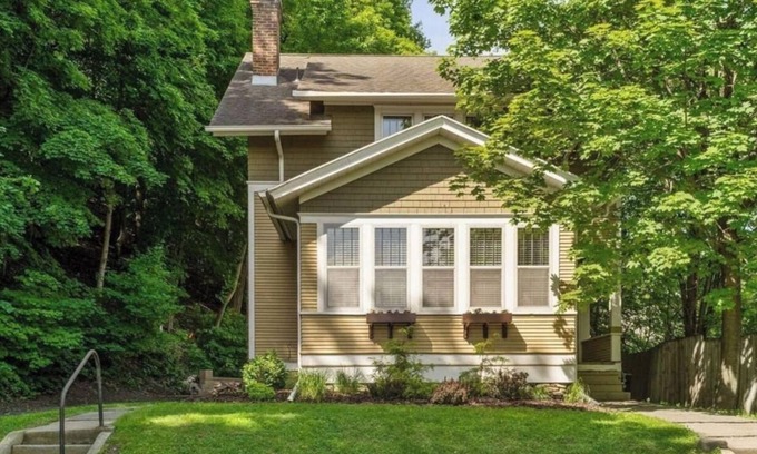 Red Wing House | PRIME LOCATION- HISTORIC DOWNTOWN RED WING