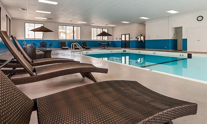 Downtown Chicago Hotel | Prime Location! Indoor Pool, Near Millenium Park, Shedd Aquarium, Willis Tower