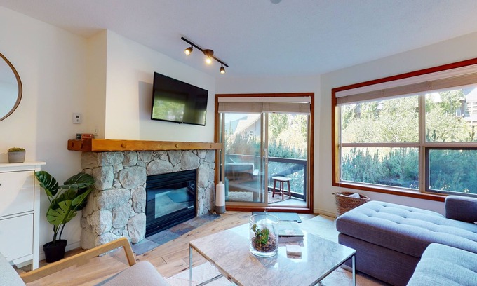 Whistler Condo | Prime Ski-in Ski-out Location! Pool, Hot tubs, BBQ, sleeps 4 (261)