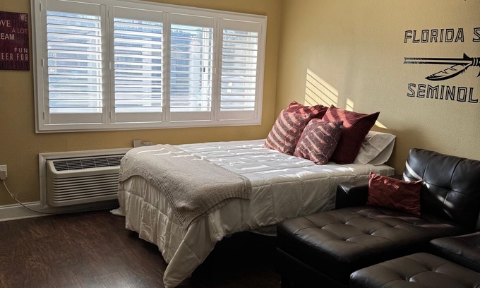 Tallahassee Condo | Prime Studio Condo in the Heart of FSU - Steps from Doak Campbell & College Town