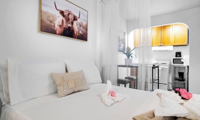 Washington Square West Apartment | Prime Studio Near Attractions