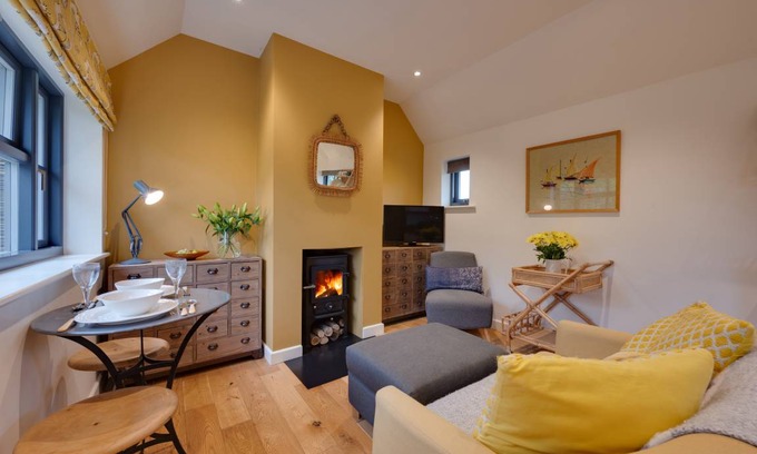 Mayfield Cottage | Primrose Lodge