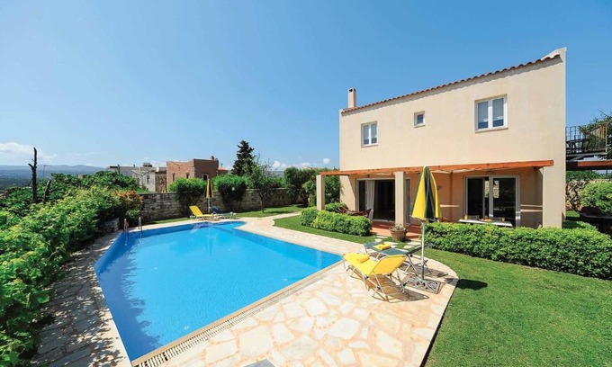 Prinos Villa | Prinos Villa Sleeps 6 Air Con WiFi