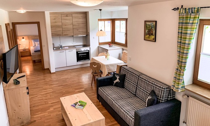 Unterwoessen Apartment | Prinzregent garden apartment with large terrace