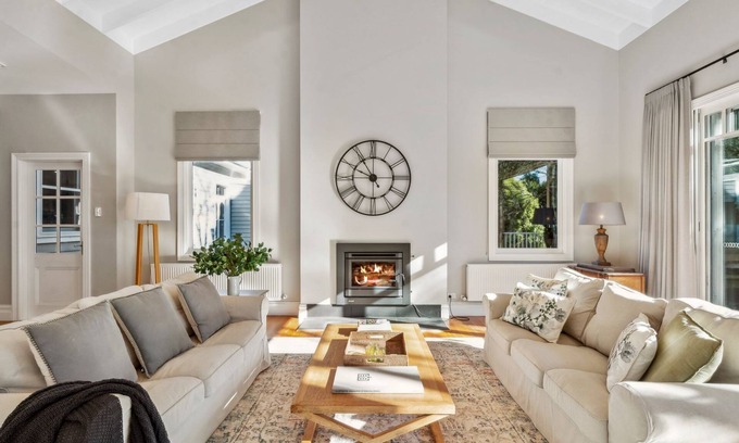 Katoomba House | Prior Lodge with Escarpment views
