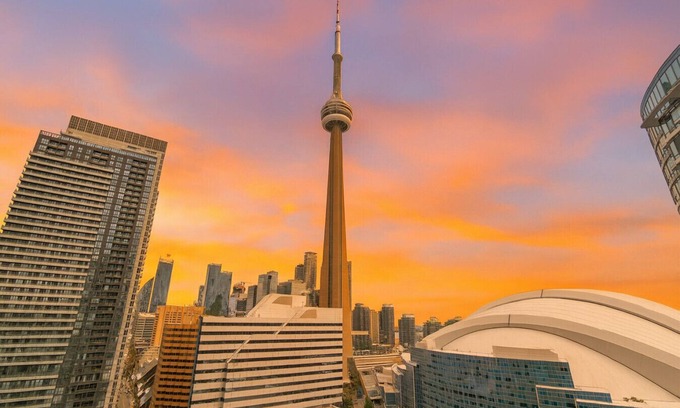 Toronto Entertainment District Hotel | Priscilla Suites - CN Tower Views - Free Parking