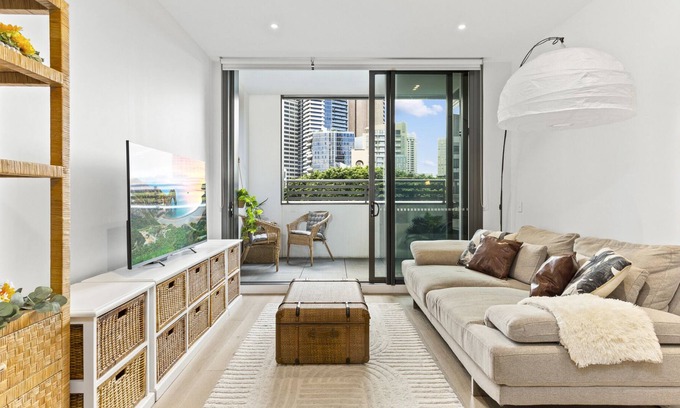 Chinatown Apartment | Pristine 1-Bed Unit In The Heart of Haymarket