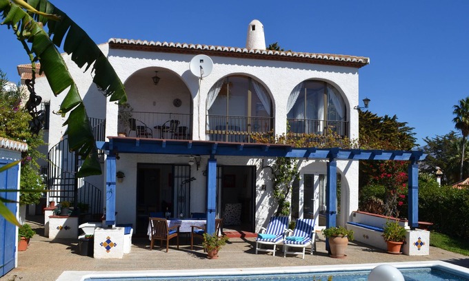 Salobrena Apartment | Pristine Two Bed Apartment for Great Summer Holidays or Long, Cozy Winter Breaks