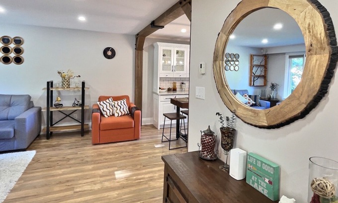 Barrie House | Privacy in the heart of Barrie! The waterfront is a few minutes away 🐟🚤⛵️🏖🚏🍹