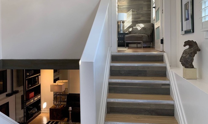Landsdale House | Private 1-Bdrm 2-Level Guest House Loft w KIT WIFI Cbl Gdn Pkng – Dtwn, Hamilton