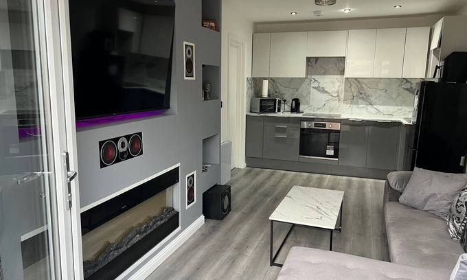 Bingham Apartment | Private 2 bed Apartment - Edinburgh - Sleeps 2 Max