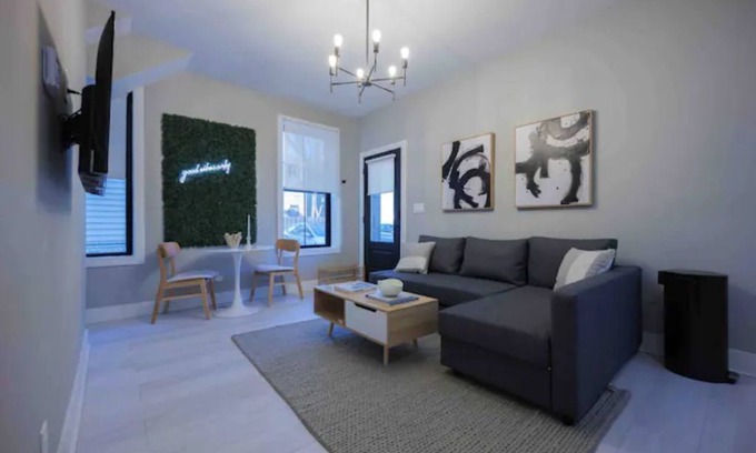 Tremont Apartment | Private 2 Level Apartment with Hot Tub in Tremont