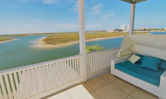 South Padre Island House | Private 3 bedroom 4 bath Bayfront home with swimming pool, and boat dock~ Luxury Rental ~