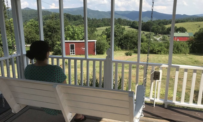 Glasgow House | Private 3 bedroom, 2.5 bath home on 2 acres overlooking the Blue Ridge Mountains