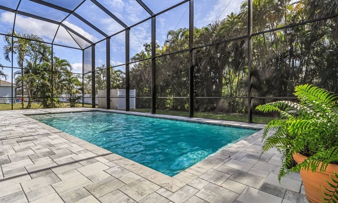 Jacarandas House | Private and Serene - New Pool - Sleeps 12! - Villa pure Air Paradise - Roelens