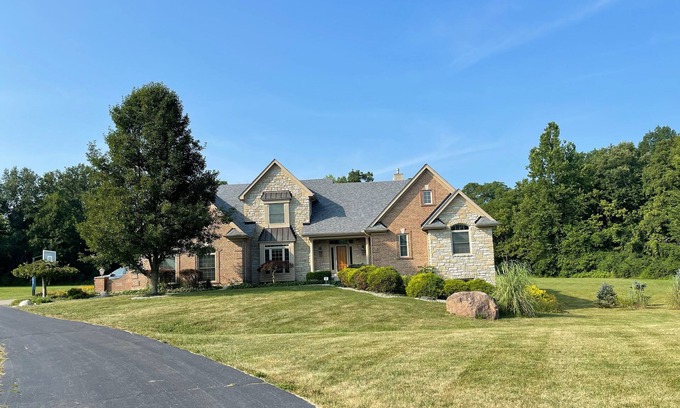 Mason House | Private and Spacious home on 7 acres in Mason Ohio. Sleeps 16 - Kings Island
