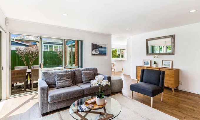 Greenlane - Ellerslie House | Private and Sunny 3BR with parking I Zodiak Stays