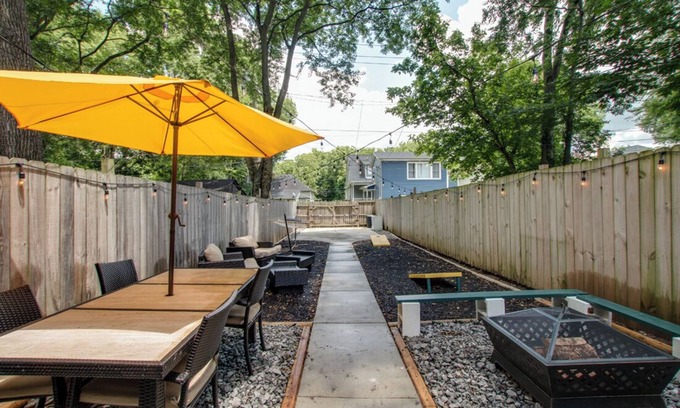 East Bank House | Private Backyard 2mi to Downtown