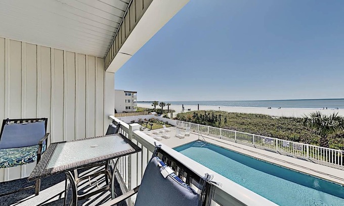Myrtle Beach Condo | Private Balcony Overlooking Pool Beautiful Condo