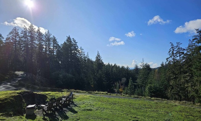 Metchosin Cottage | Private Beachy Cottage in Metchosin close to Trails and Beaches