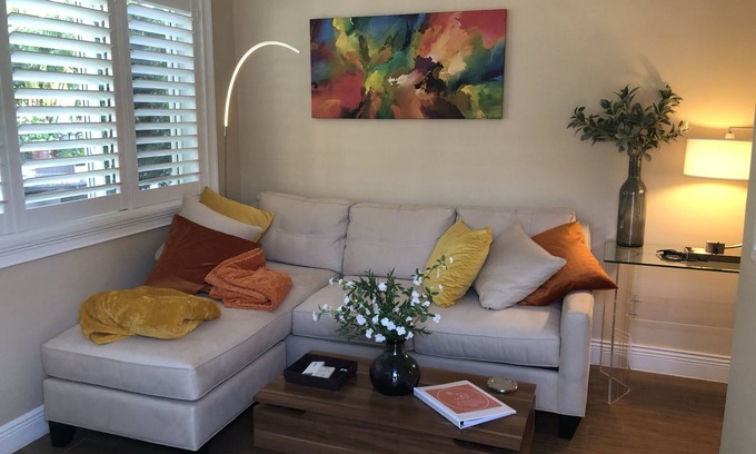 Poinsettia Heights Apartment | Private bedroom + den suite - shared pool/garden in the heart of Fort Lauderdale